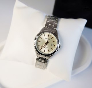 Zegarek damski CASIO LTP-1308D-9AVEF Elegancki Srebrny na Bransolecie