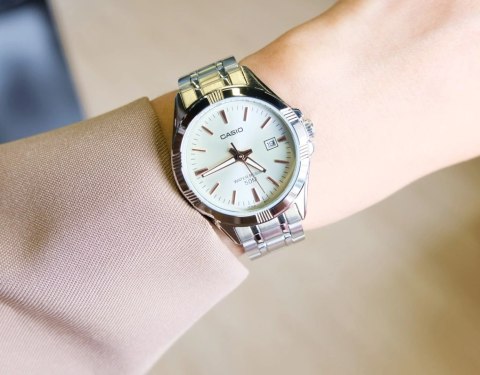 Zegarek damski CASIO LTP-1308D-9AVEF Elegancki Srebrny na Bransolecie