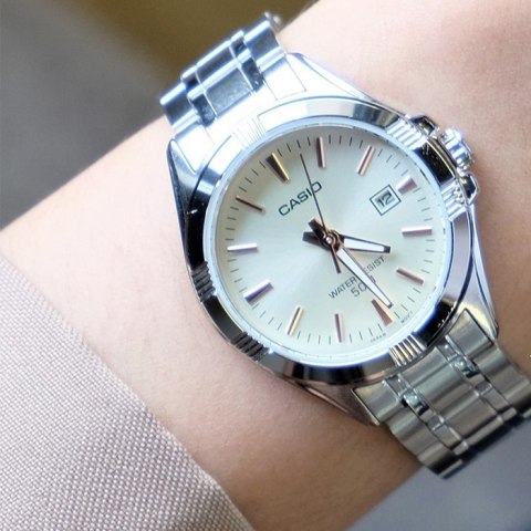 Zegarek damski CASIO LTP-1308D-9AVEF Elegancki Srebrny na Bransolecie